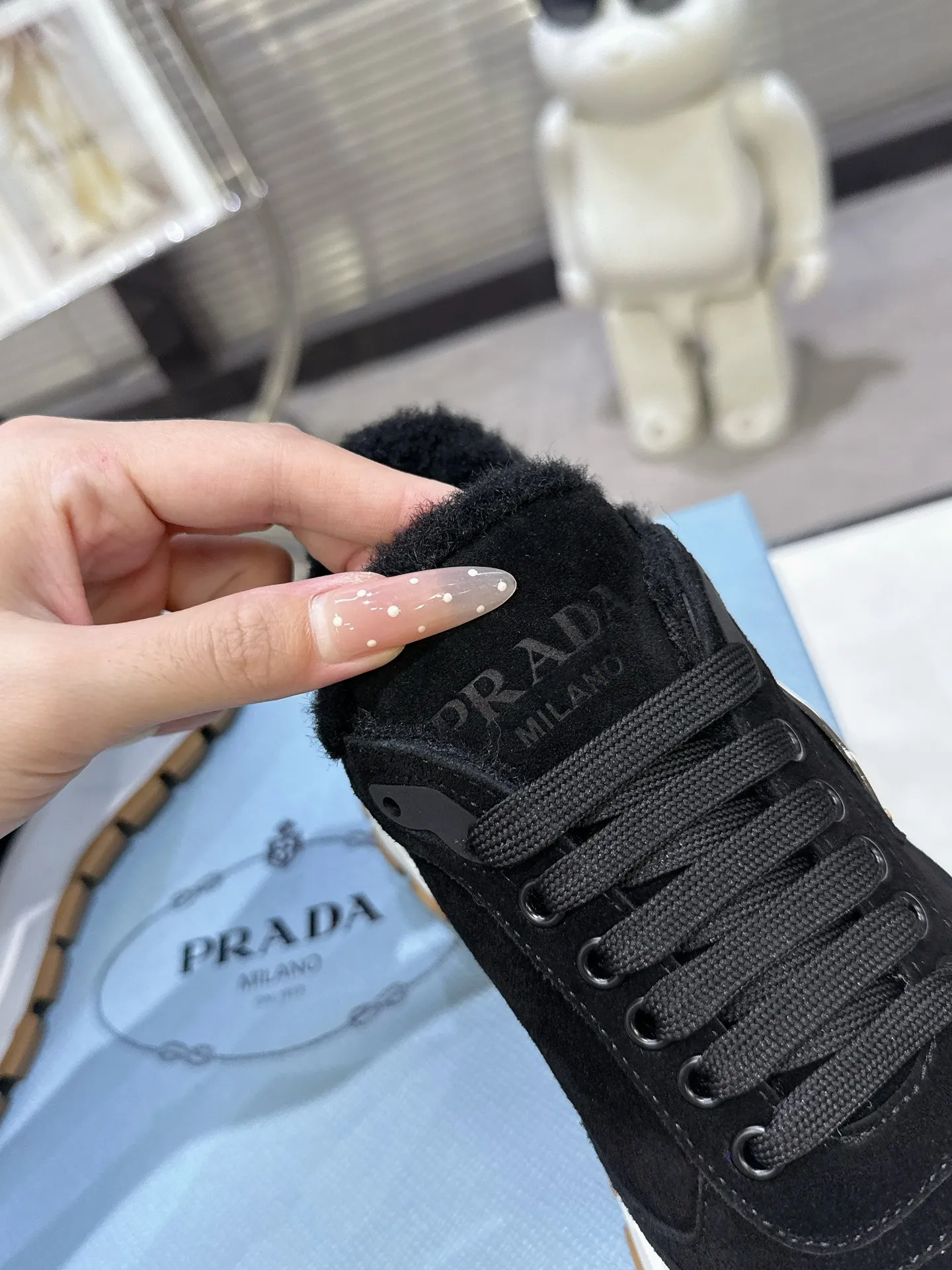 【PRADA】P: 660💰Couple style▪️Size: Women’s 35-40⚛Size: Men’s 39-44(45 customized) 2025 𝐬𝐬Prada’s new product, coming with strength! ❣️Many Internet celebrities have the same style, fashionable and versatile nice items, original shoes are developed and purchased from Italian counters, and are reproduced 1:1 according to the original taste. This year’s theme is not to be defined, embodying texture through simplicity💛From thick-soled sneakers to zigzag short boots to 2025 flat shoes, everything reveals a sure-fire momentum... It combines gentleness and handsomeness, the finishing touch for women❤️ Wear-resistant and ultra-light two-color outsole.